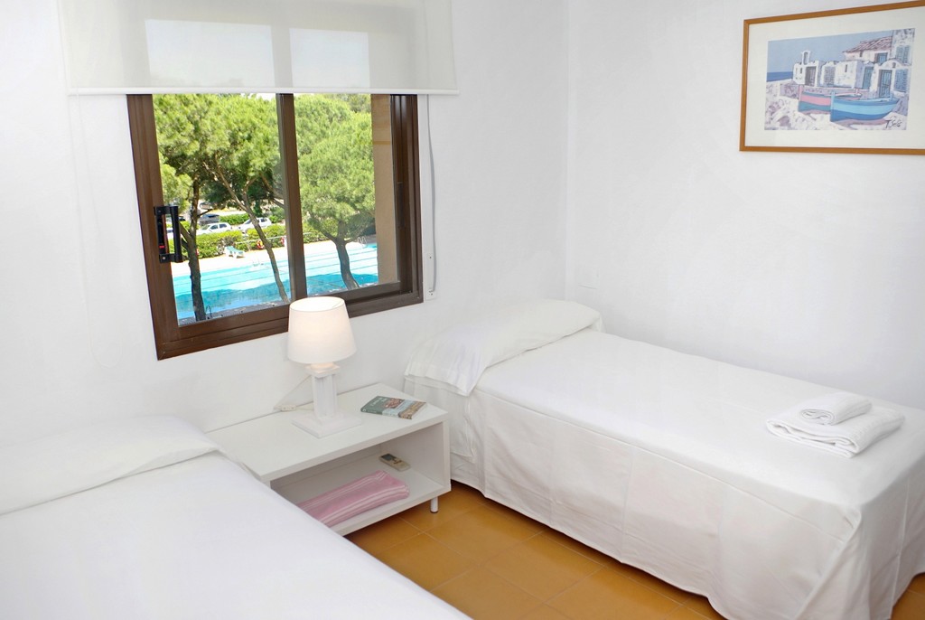 2 BEDROOMS