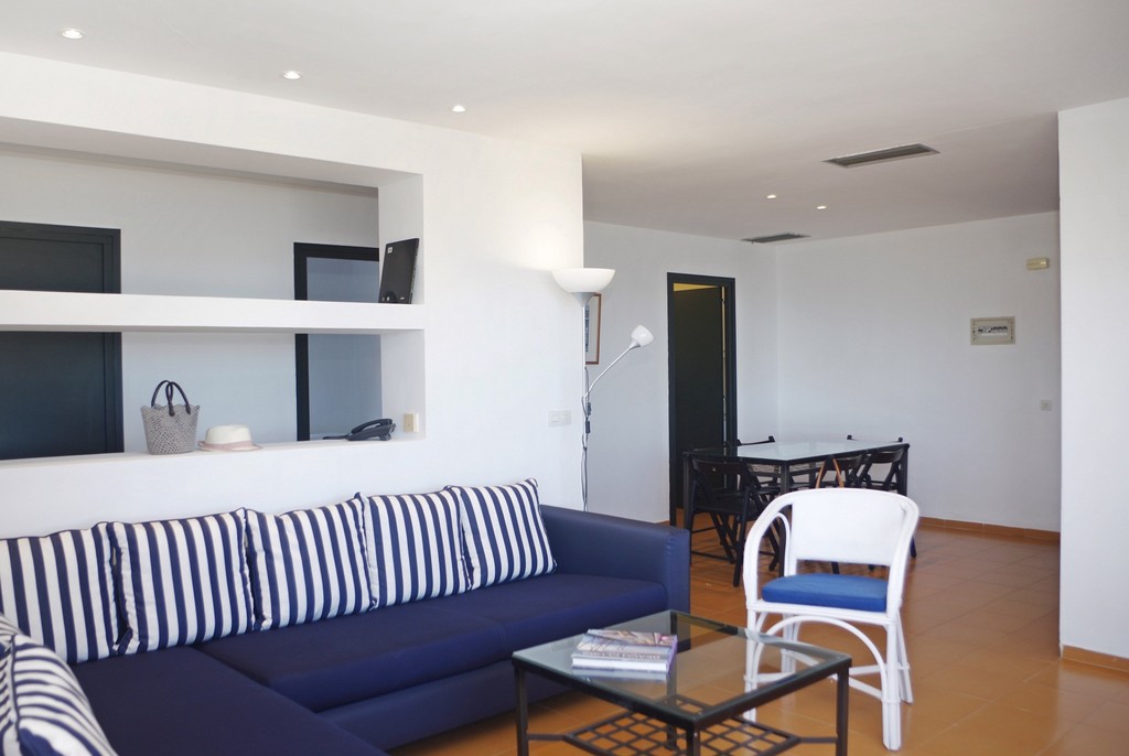 2 BEDROOMS