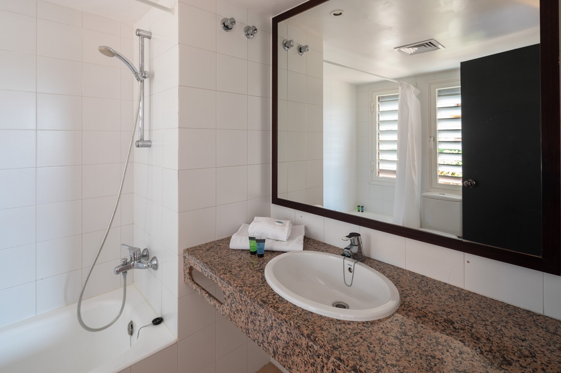 2 BEDROOMS