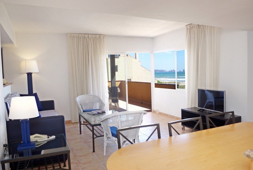 2 BEDROOMS