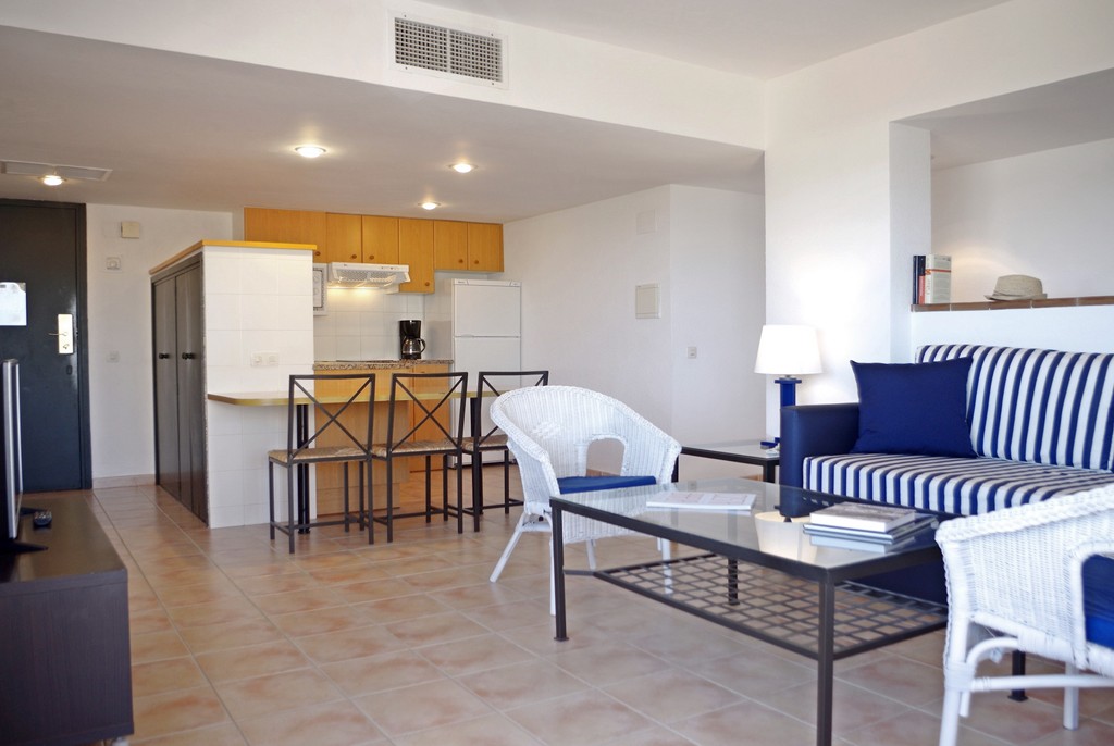 2 BEDROOMS