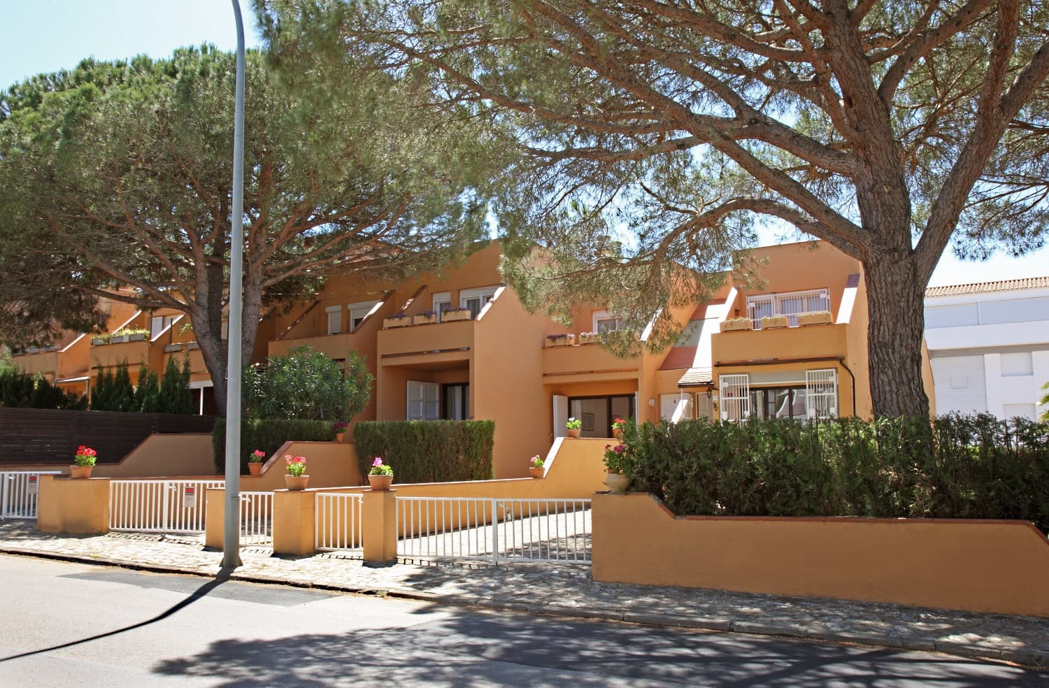 MAISONS DU GOLF 9